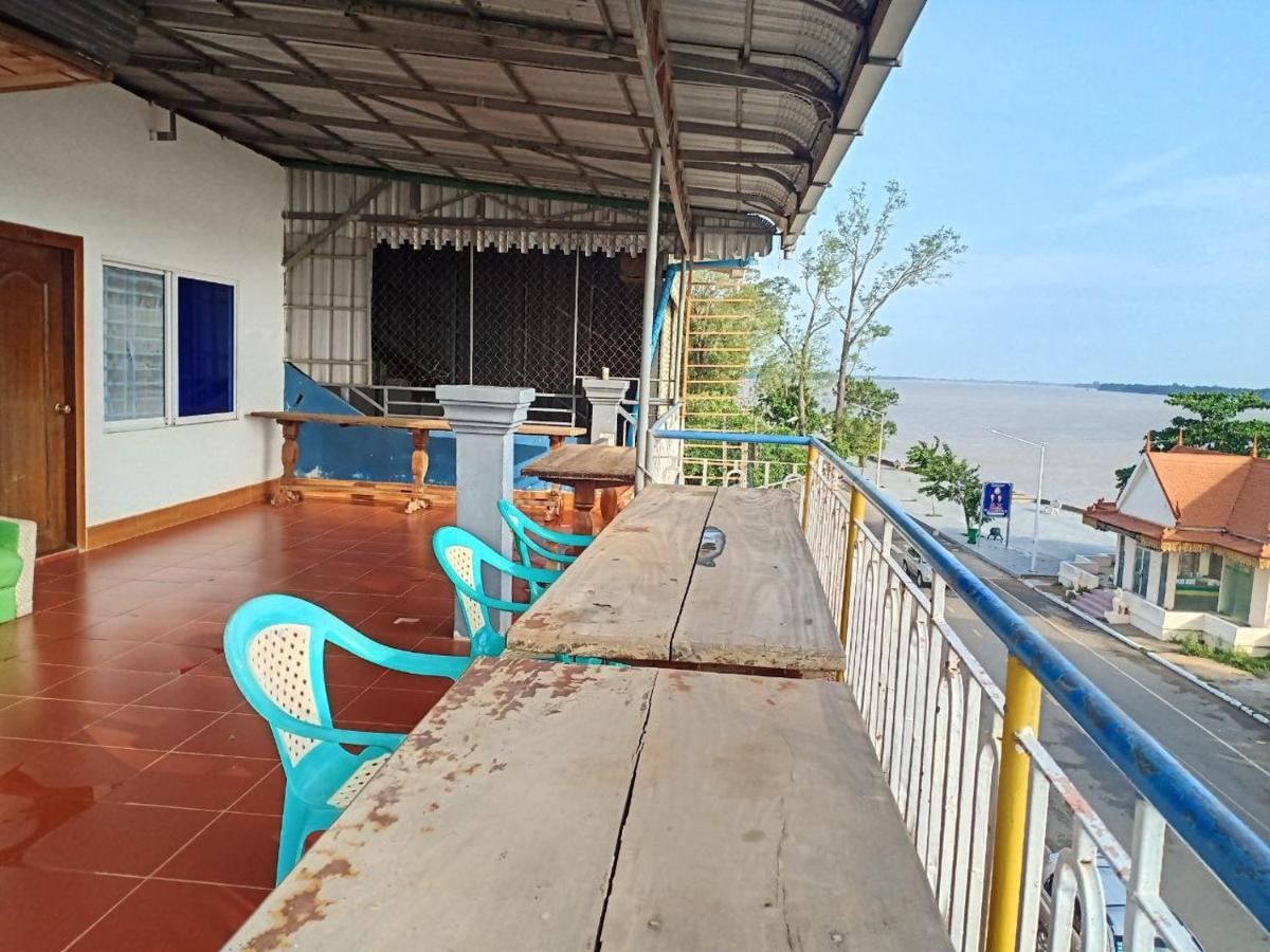 Silver Dolphin Guesthouse & Restaurant Krâchéh Zewnętrze zdjęcie