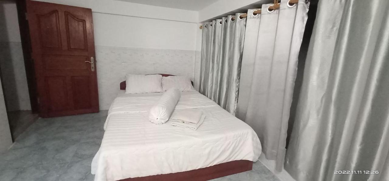 Silver Dolphin Guesthouse & Restaurant Krâchéh Zewnętrze zdjęcie